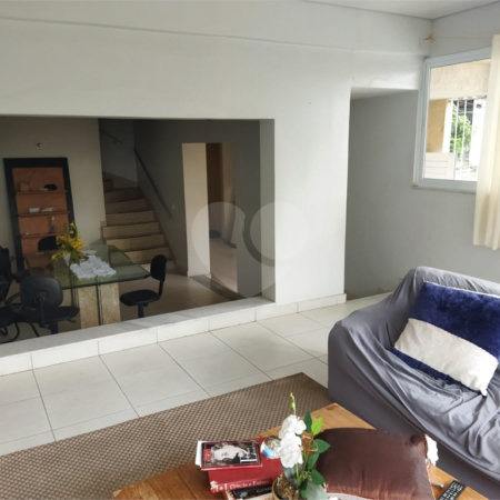 Vende Sobrado com 180m² - Vila Santa Catarina
