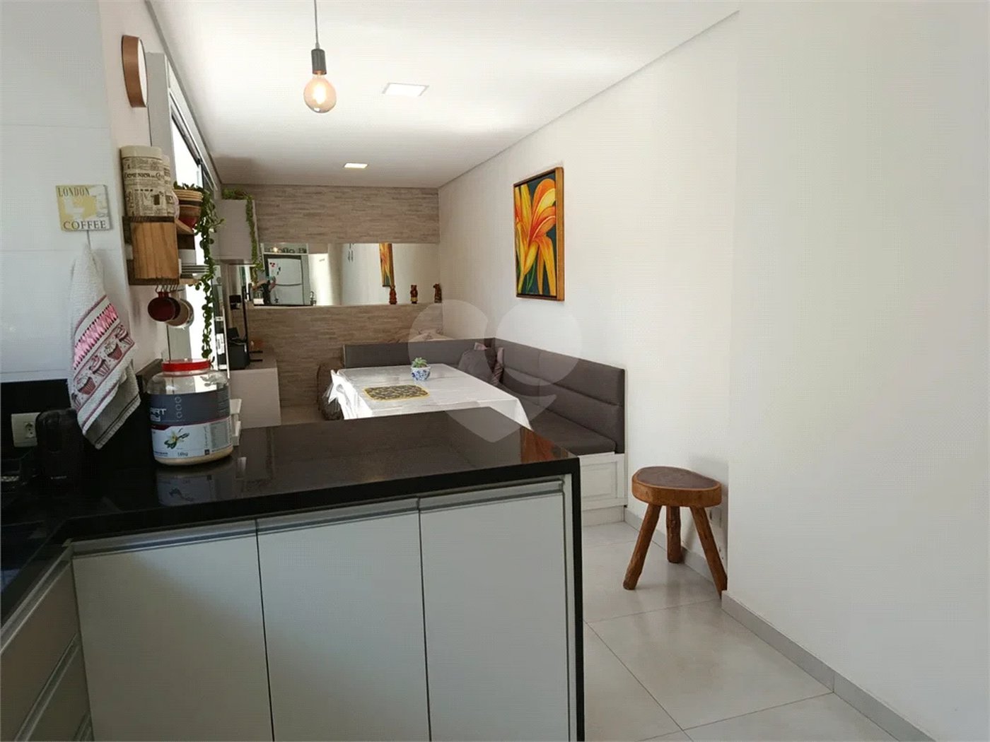 Sobrado novo, com 250m², 3 quartos, sendo 1 suíte, 2 garagens, à venda na Vila Prudente