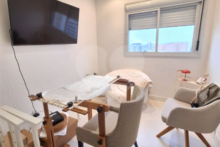 Apartamento à venda com 3 quartos, sendo 1 suíte,  em Vila Andrade, São Paulo, SP