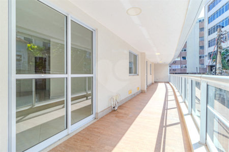 Apartamento à venda com 3 quartos, sendo 1 suíte, em Lagoa, Rio de Janeiro, RJ