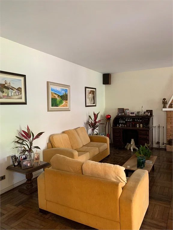 Casa à venda com 4 quartos, sendo 1 suíte, em Caxingui, São Paulo, SP