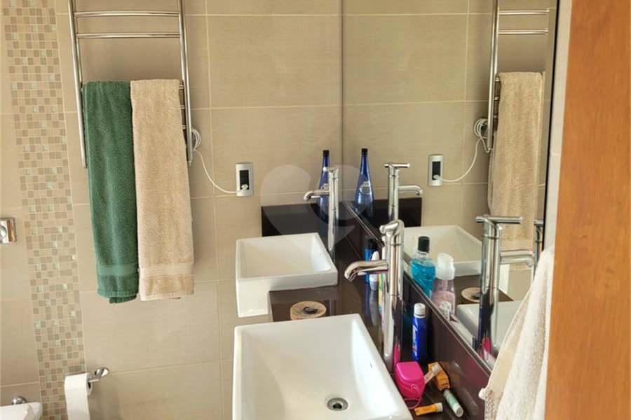 Casa à venda com 4 quartos, sendo 2 suítes, no condomínio Alpes da Cantareira, Mairiporã - SP