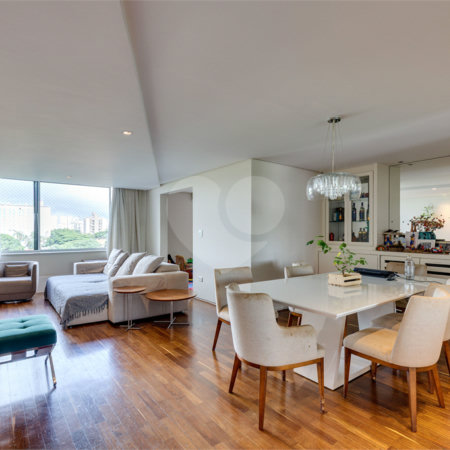 Apartamento à venda com 4 quartos, sendo 1 suíte, em Santo Amaro, São Paulo, SP