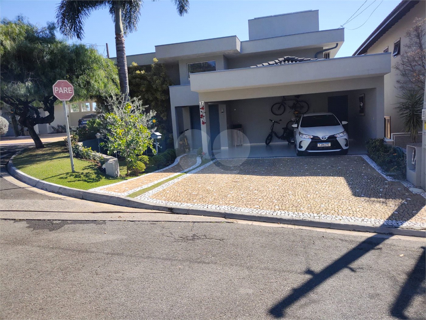 Casa à venda com 3 quartos, sendo 1 suíte,  no condomínio Residencial Jardim das Palmeiras, Vinhedo - SP