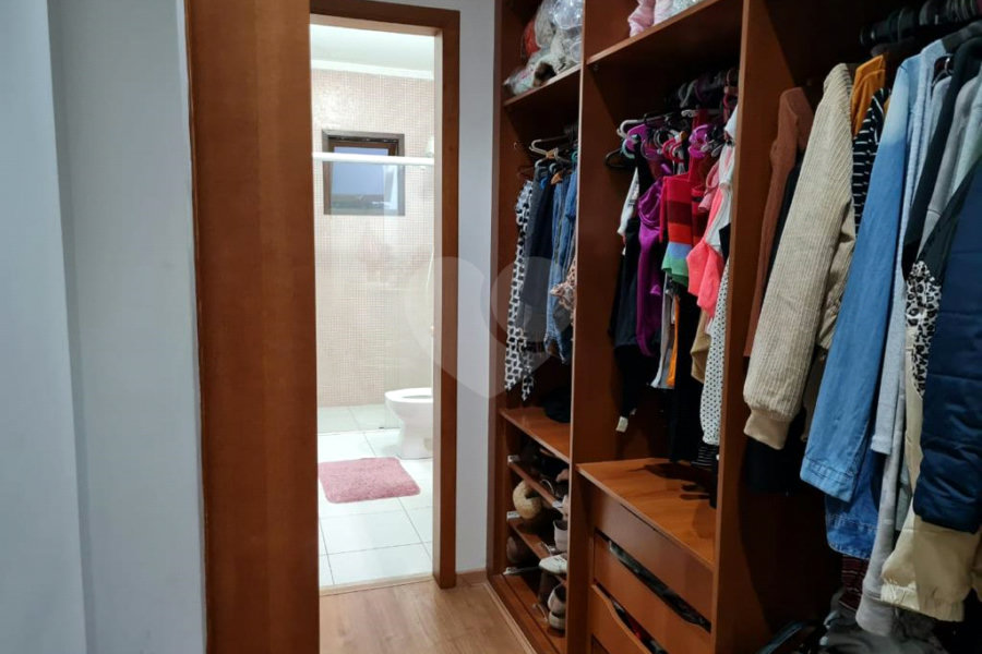Sobrado à venda com 3 suítes em Horto, São Paulo, SP
