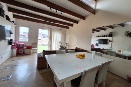 Casa à venda com 3 quartos, sendo 1 suíte, em Chora Menino, São Paulo, SP