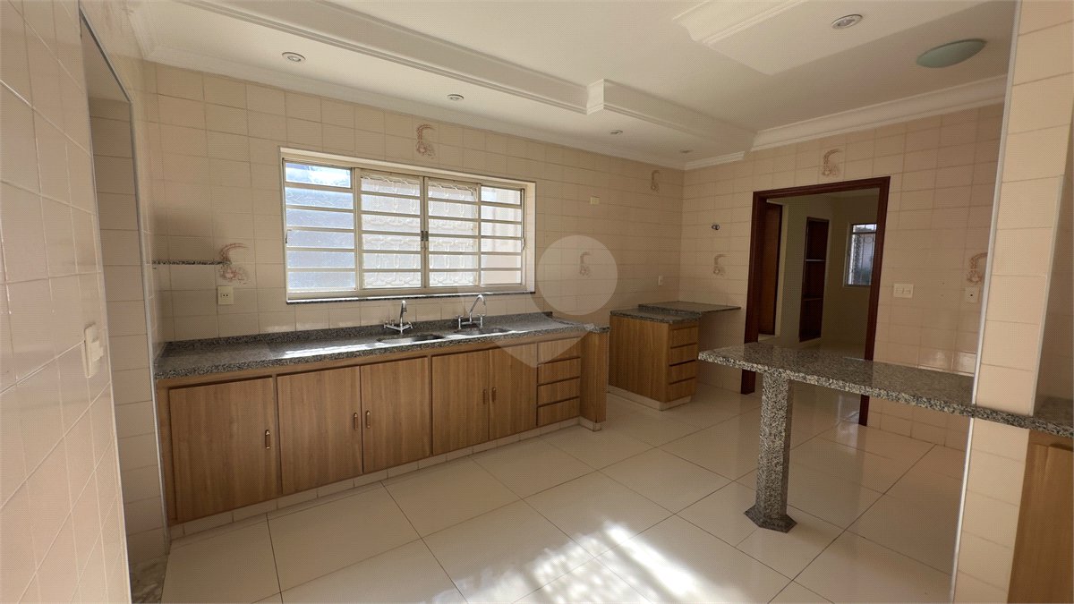 Casa para alugar com 4 quartos, sendo 3 suítes, em Vila Sfeir, Indaiatuba, SP