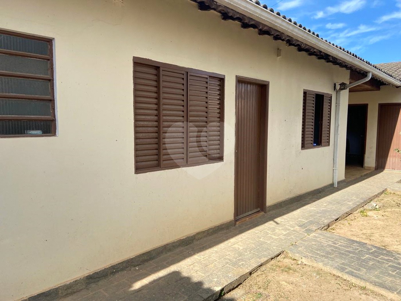 Casa à venda com 5 quartos, sendo 4 suítes, no condomínio Vilarejo Estoril, Mairiporã - SP
