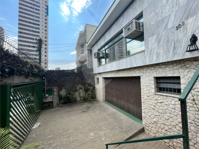 Sobrado à venda com 4 quartos, sendo 1 suíte,  em Vila Guilherme, São Paulo, SP
