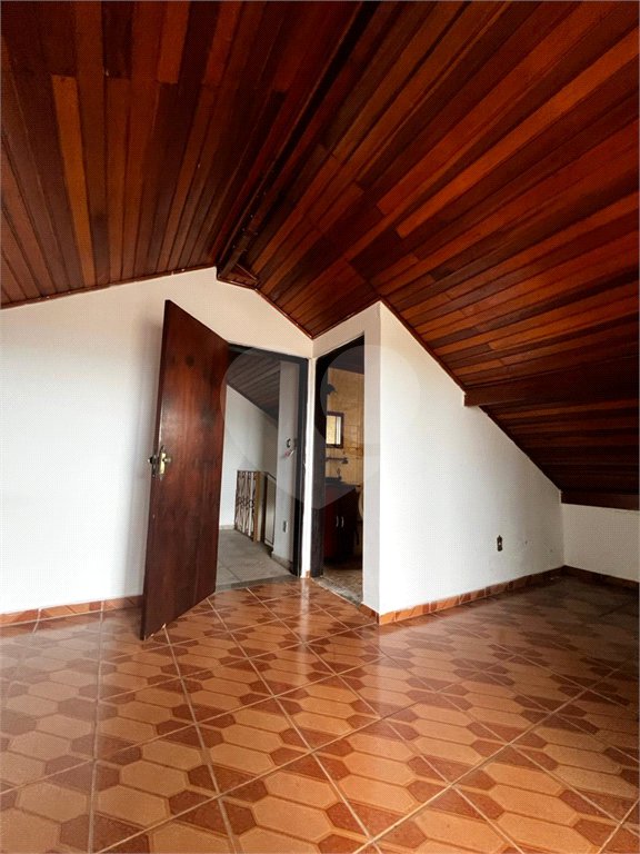 Sobrado à venda com 6 quartos, sendo 4 suítes,  em Vila Oliveira, Mogi das Cruzes, SP