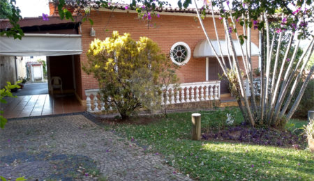 Casa à venda com 3 quartos, sendo 1 suíte,  no Centro, Vinhedo, SP