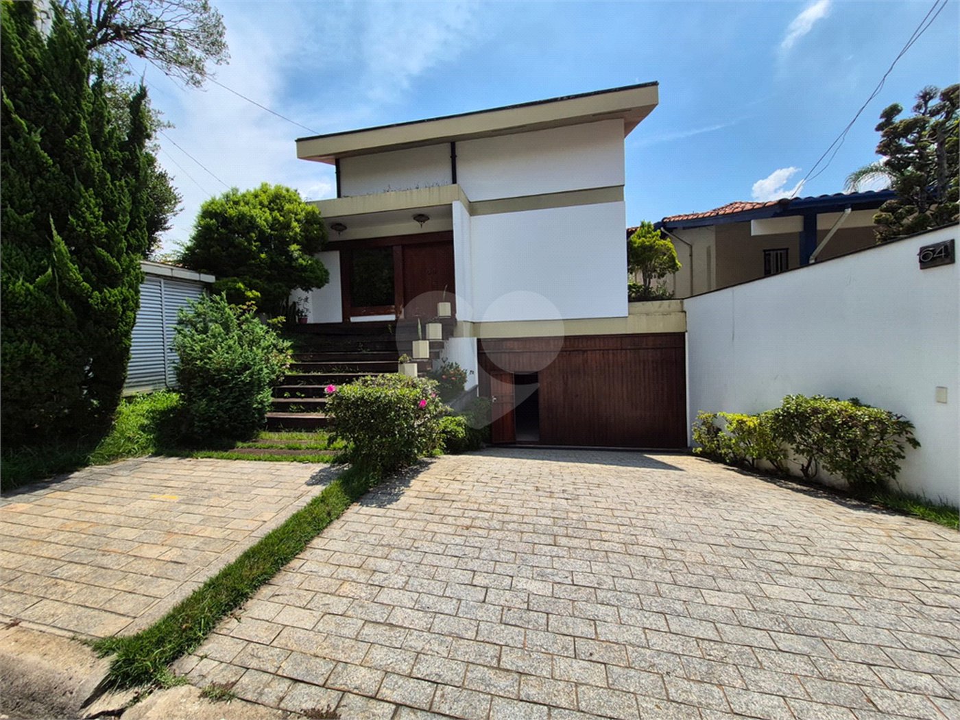 Casa de Vila à venda ou para alugar com 4 quartos, sendo 2 suítes,  em Jardim Leonor, São Paulo, SP