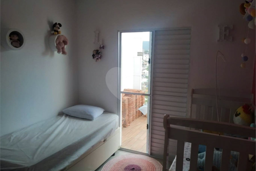 Casa à venda com 3 quartos, sendo 1 suíte,  no condomínio Village St. Louis, São Paulo - SP