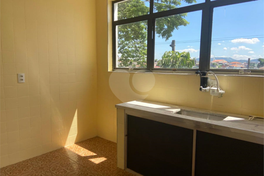 Sobrado à venda com 3 quartos, sendo 1 suíte, em Parque Maria Domitila, São Paulo, SP