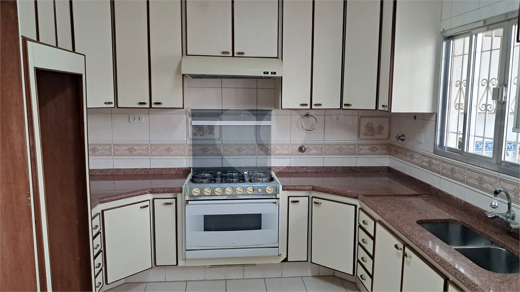 Casa à venda ou para alugar com 3 quartos, sendo 1 suíte, no condomínio Maison, São Paulo - SP