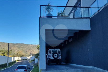 Casa à venda com 4 suítes no condomínio Osato, Atibaia - SP