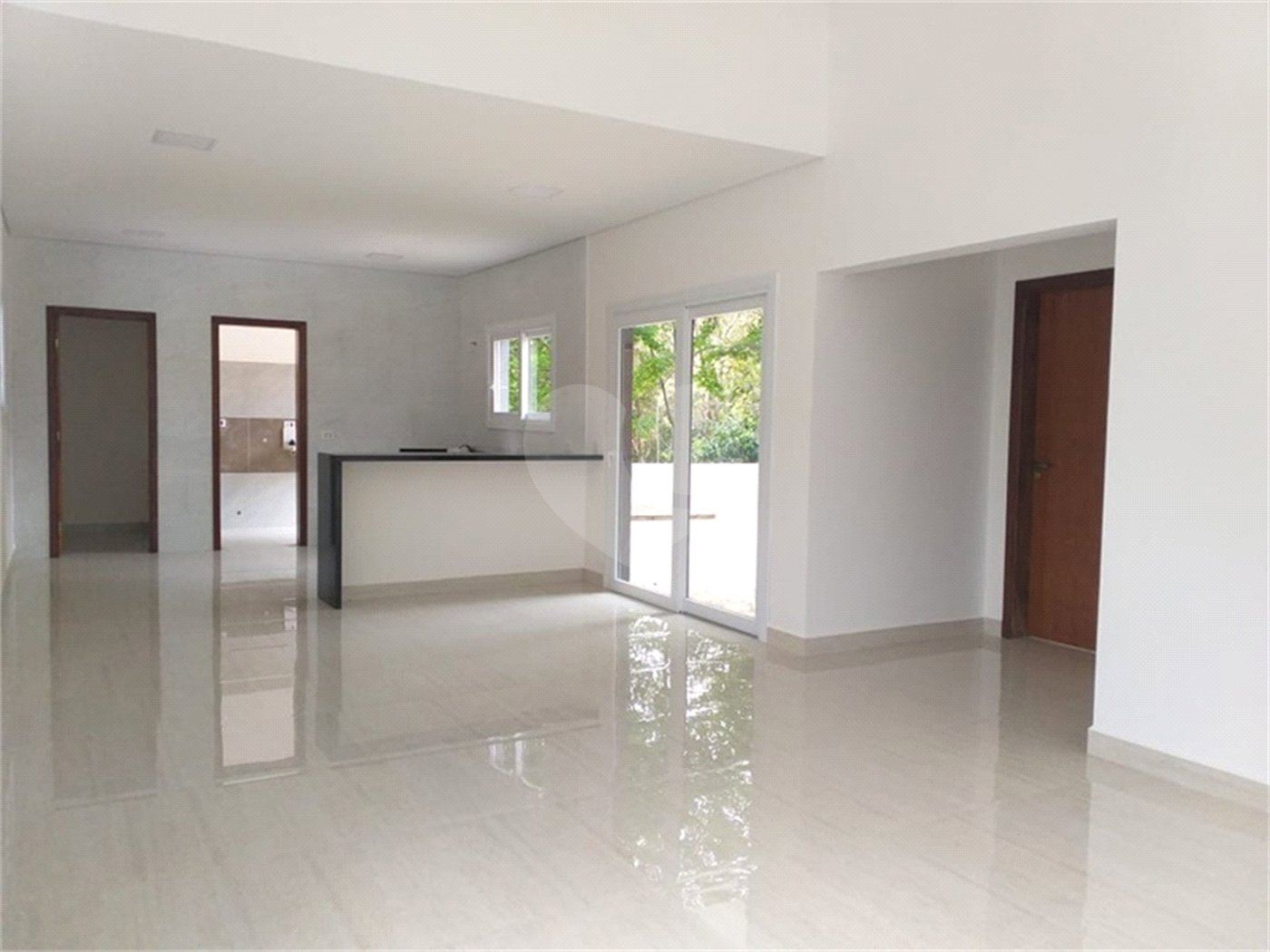 Casa à venda com 2 quartos, sendo 1 suíte, no condomínio Figueira Garden, Atibaia - SP