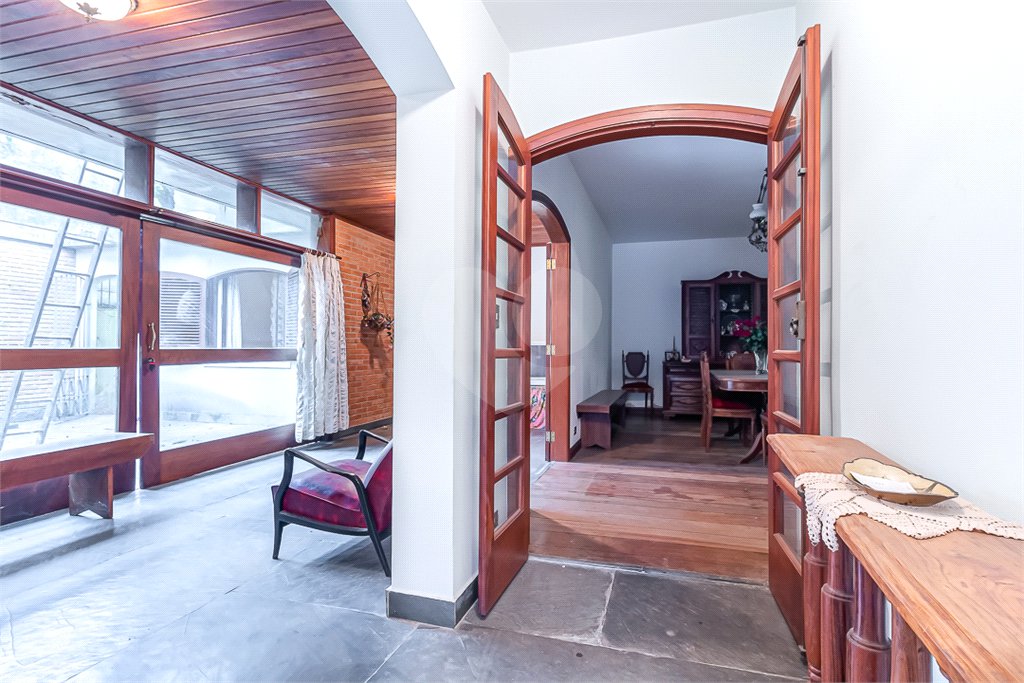 Casa Térrea à venda com 3 suítes em Jardim dos Estados, São Paulo, SP