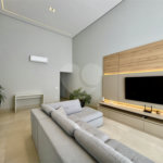 Indaiatuba - Sp - Condominio Maria Candida - R$ 2.250.000,00 - 3 suítes, sendo 1 master com closet e banheiro com duas cubas e dois chuveiros - Escritório - Piscina em Alvenaria aquecida e Hidro com Iluminação - Ar Condicionado instalado em todos os quartos, escritorio, sala e area gourmet