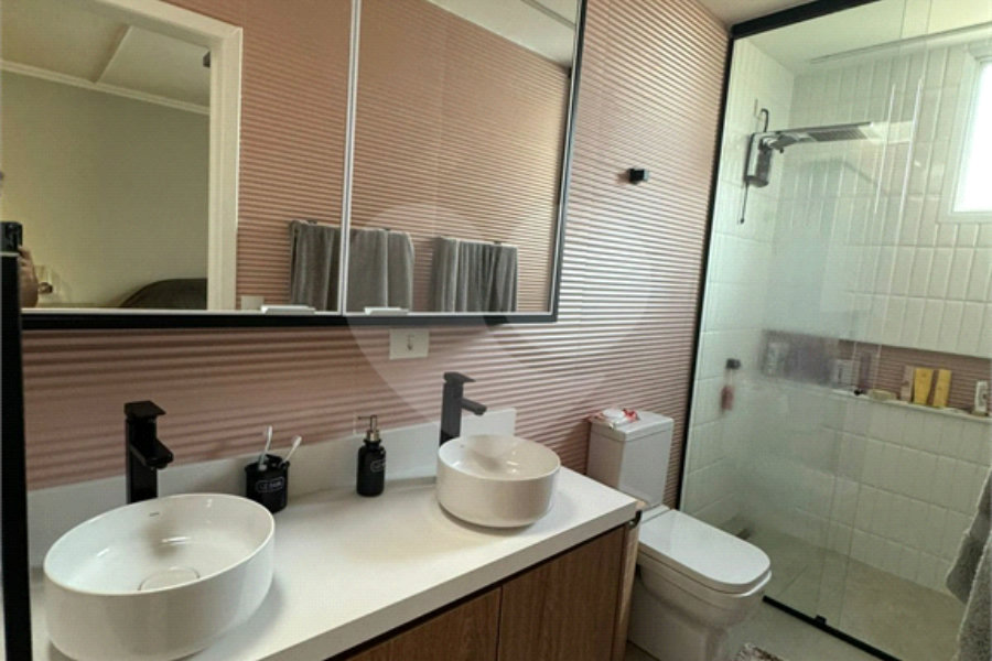 Casa à venda com 3 quartos, sendo 1 suíte, no condomínio Residencial Vegas, São Paulo - SP