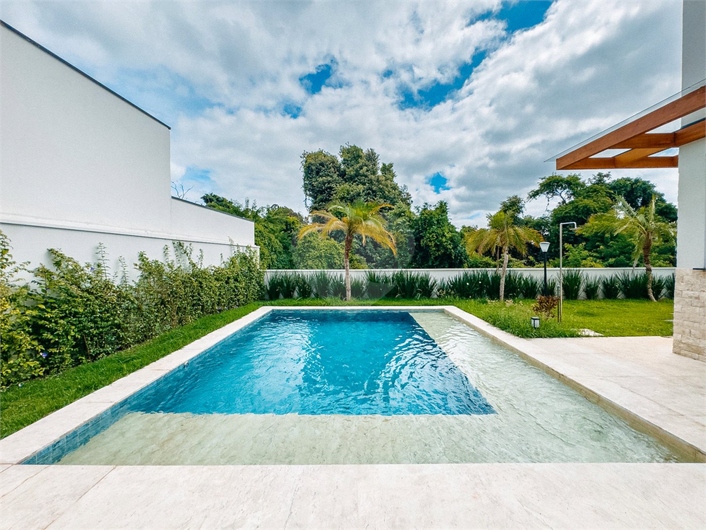 Casa à venda com 4 suítes no condomínio Villa dos Pinheiros, Indaiatuba - SP