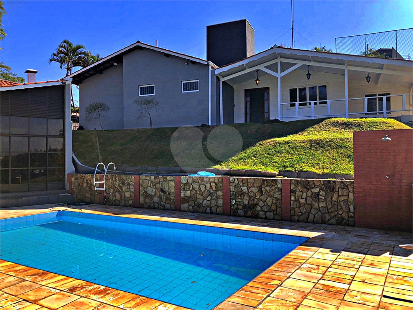 Casa à venda com 4 quartos, sendo 2 suítes, no condomínio Estância Marambaia, Vinhedo - SP