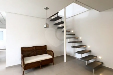 Cobertura Triplex com Mobilia parcial em Itapetinga Atibaia