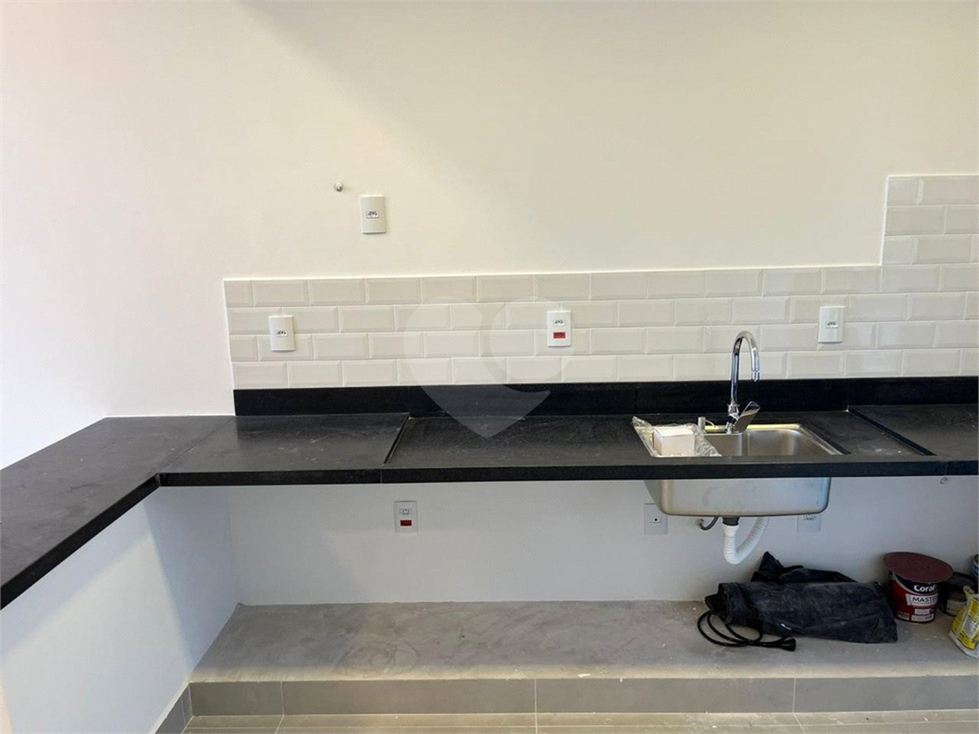 Casa à venda com 3 quartos, sendo 1 suíte, no condomínio Portal dos Sabiás, Itu - SP