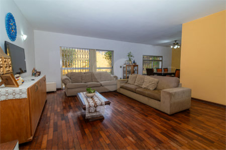 Casa à venda com 3 quartos, sendo 1 suíte, em Interlagos, São Paulo, SP
