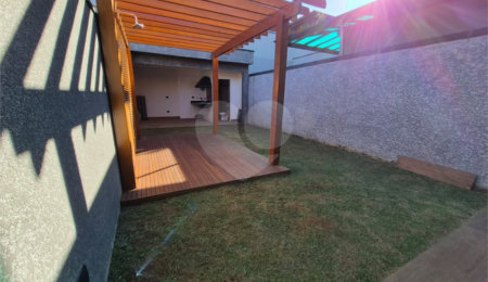 Sobrado à venda com 3 quartos, sendo 1 suíte,  em Jardim do Lago, Atibaia, SP
