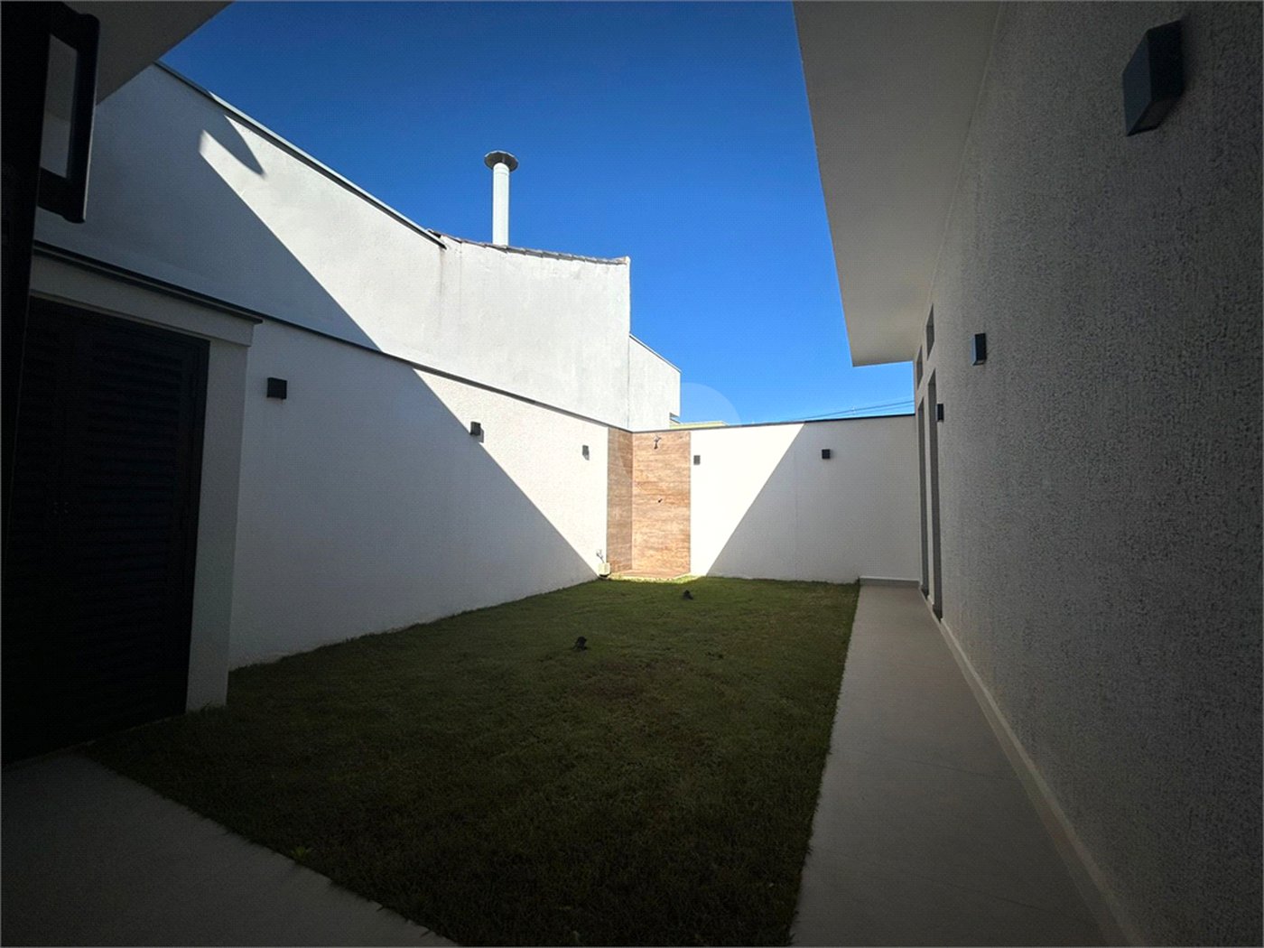 Casa à venda com 3 quartos, sendo 1 suíte,  no condomínio Le France, Sorocaba - SP