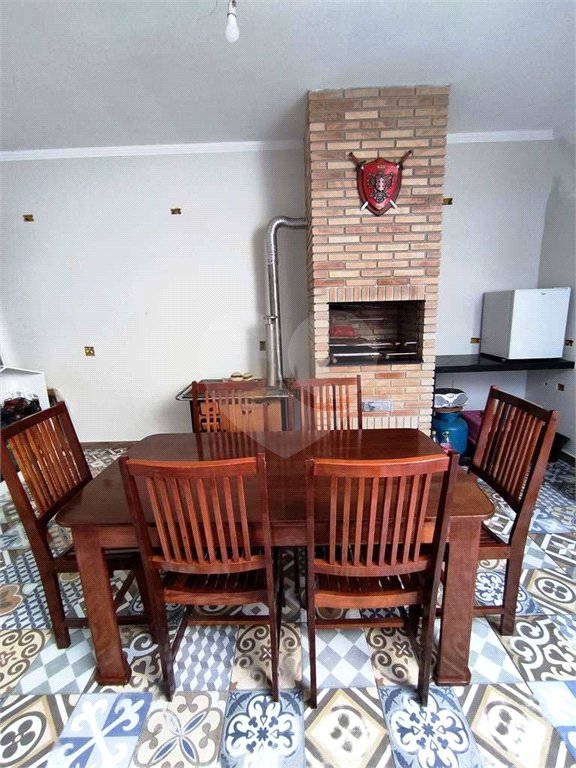 Sobrado à venda com 3 quartos, sendo 1 suíte,  em Residencial Colinas, Mogi das Cruzes, SP