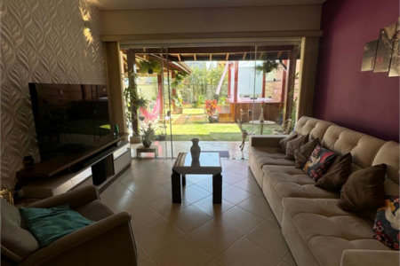 Casa à venda com 3 quartos, sendo 1 suíte, no condomínio Residencial Grape Village, Vinhedo - SP