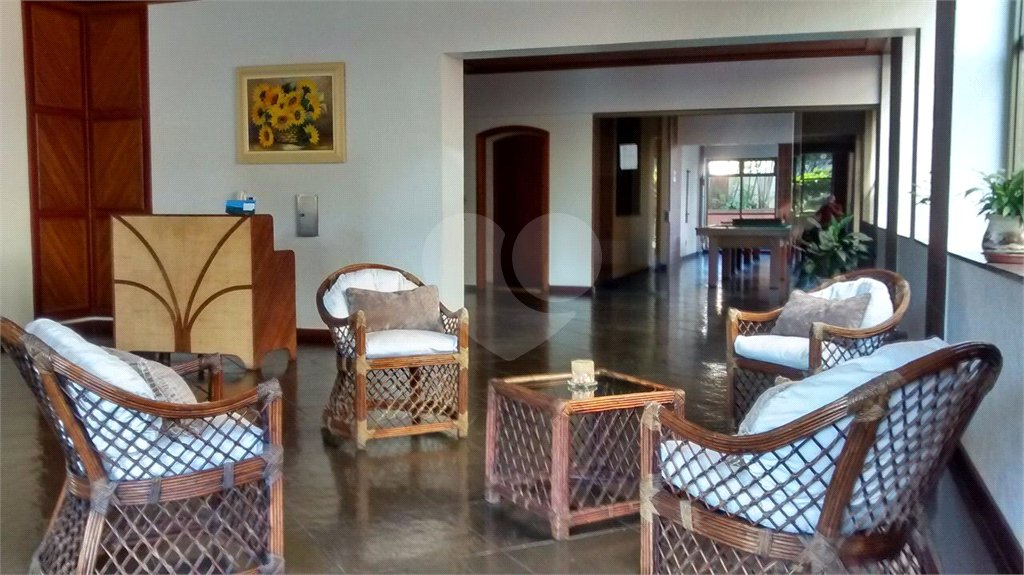 Apartamento à venda com 3 quartos, sendo 1 suíte, em Parque Enseada, Guarujá, SP