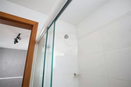 Casa à venda com 4 quartos, sendo 3 suítes, no condomínio Lícia de Alvarenga, Rio de Janeiro - RJ