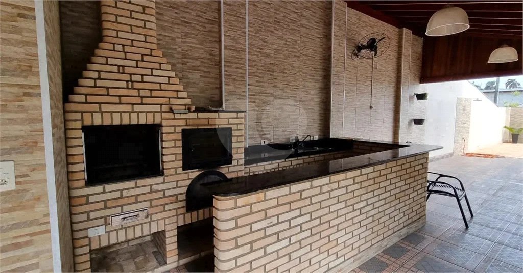 Casa à venda com 3 quartos, sendo 1 suíte, no condomínio Chácaras do Lago, Vinhedo - SP