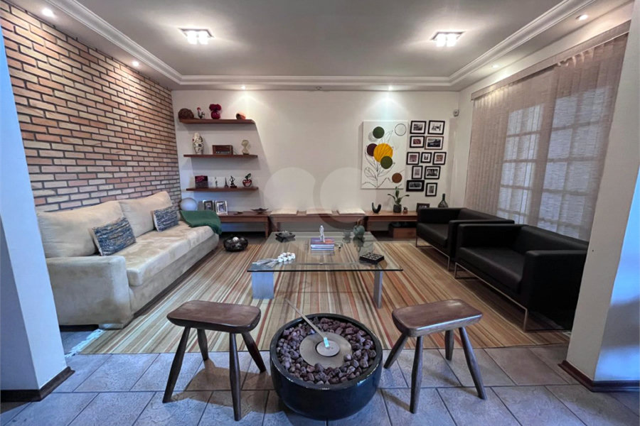 Casa à venda com 4 quartos, sendo 2 suítes, no condomínio Jornalista Américo Ariza, São Paulo - SP