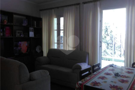 Casa à venda com 4 quartos, sendo 2 suítes, em Loteamento Jardim Parque das Palmeiras, Serra Negra, SP