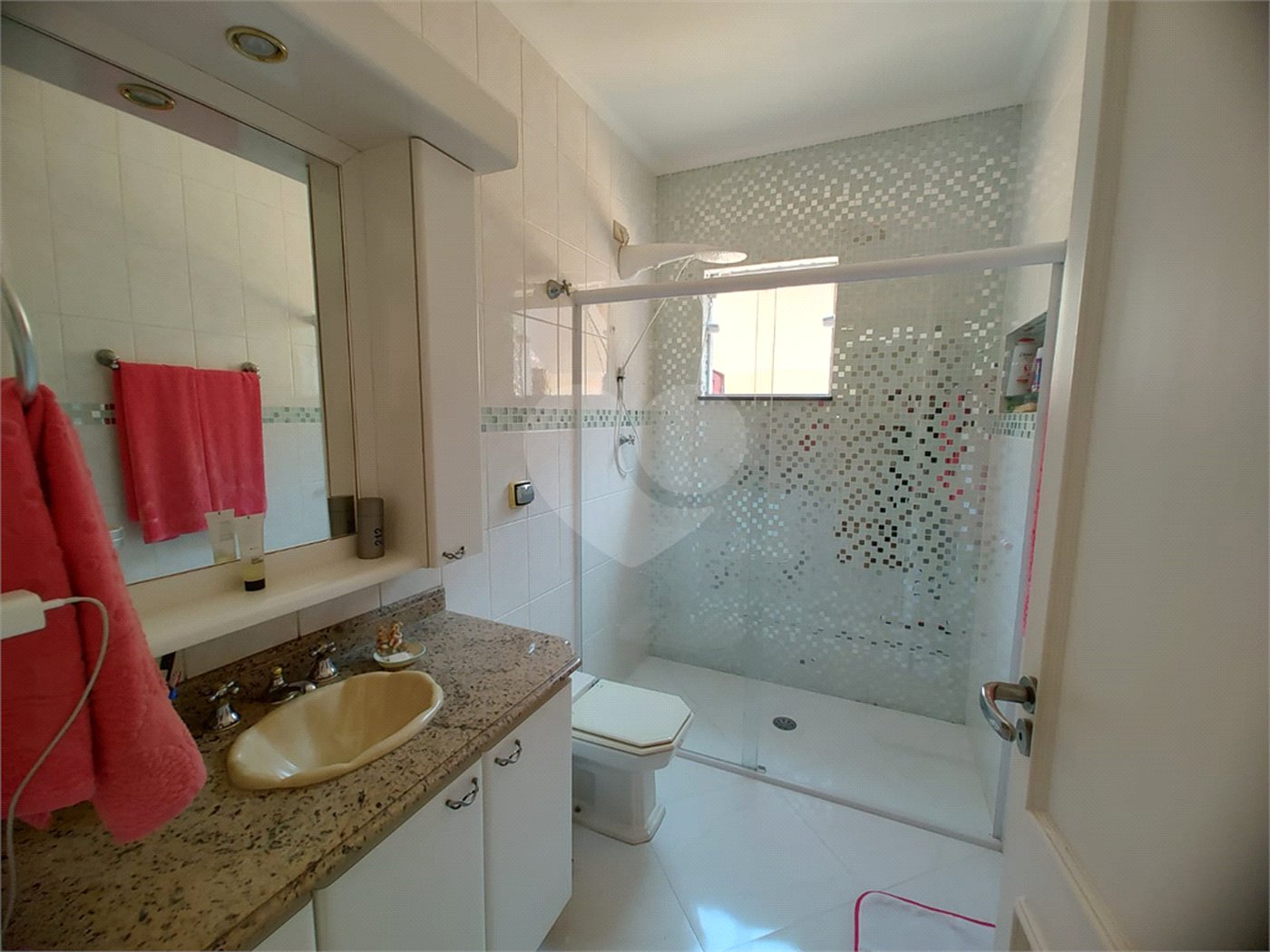 Sobrado à venda com 3 quartos, sendo 1 suíte, em Jardim Pinheiros, São Paulo, SP