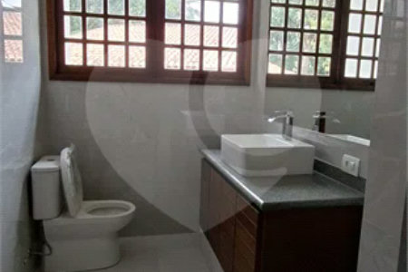 Casa à venda com 4 quartos, sendo 2 suítes,  em Jardim Marajoara, São Paulo, SP