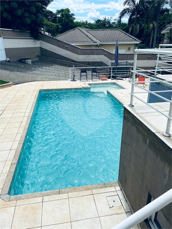Casa à venda com 3 quartos, sendo 1 suíte, no condomínio Shambala I, Atibaia - SP