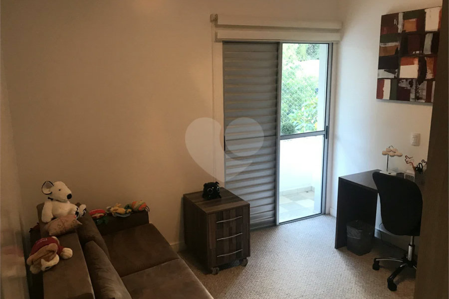 Sobrado à venda com 3 quartos, sendo 1 suíte, em Alto da Boa Vista, São Paulo, SP