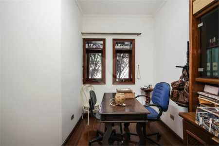 Casa à venda com 4 quartos, sendo 3 suítes, em City América, São Paulo, SP