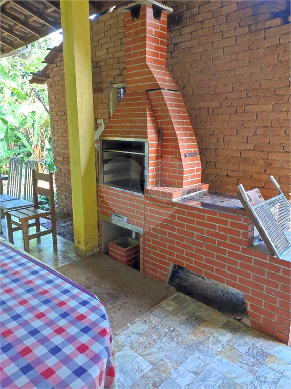 Chácara à venda com 3 quartos, sendo 2 suítes,  em Parque Varanguera, São Roque, SP