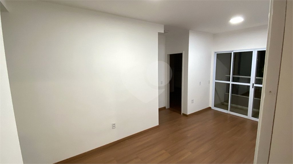 Apartamento à venda com 2 quartos, sendo 1 suíte,  em Jardim dos Manacás, Araraquara, SP