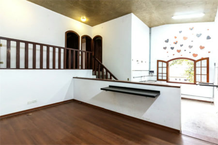 Casa à venda com 4 quartos, sendo 1 suíte,  em Jardim das Bandeiras, São Paulo, SP