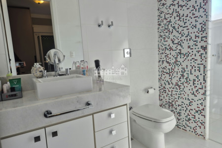 Casa térea à venda com 3 quartos, sendo 2 suítes, em Condomínio Flamboyant-B, Atibaia - SP