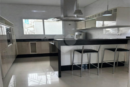 Sobrado à venda ou para alugar com 4 quartos, sendo 3 suítes, em Jardim Pagliato, Sorocaba, SP