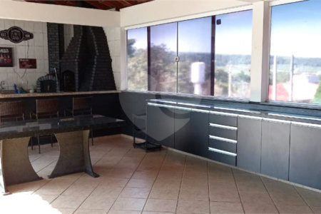 Casa à venda com 8 quartos, sendo 3 suítes,  no condomínio Terras de Santa Rosa, Salto - SP