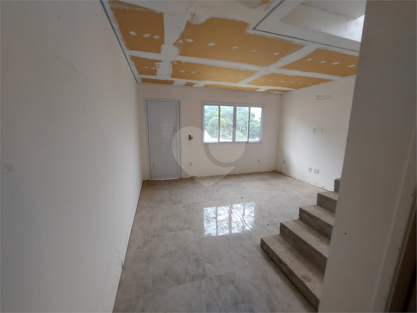 Sobrado à venda com 3 quartos, sendo 1 suíte, em Vila Omízollo, Louveira, SP